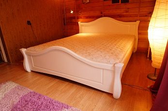 Белая кровать из массива дерева KD/Dub-White